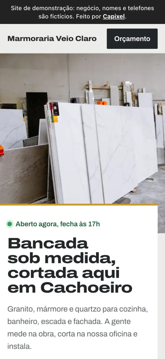 Modelo de site de marmoraria aberto num celular
